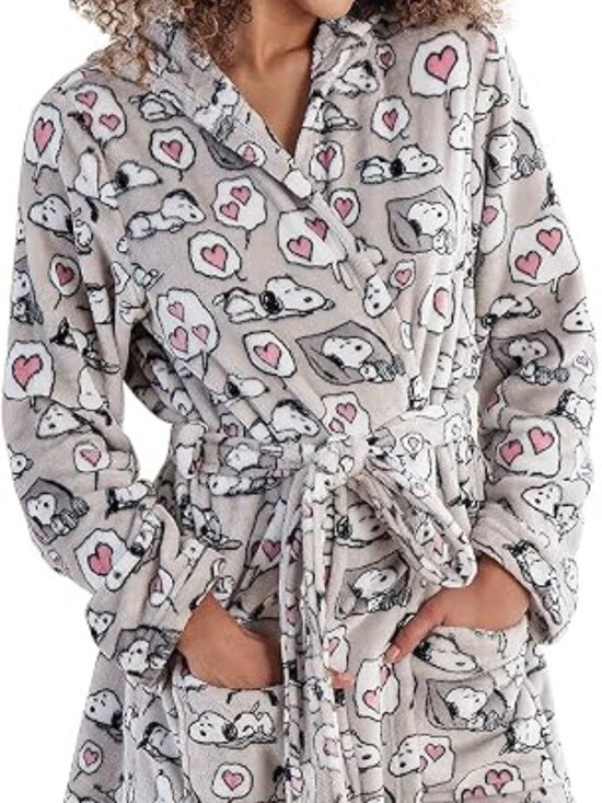 Peanuts Other - Peanuts Velvet Loft Short Lounge Robe Snoopy Sleeps Hearts Small